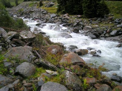 015-Auf dem Wanderweg durch das Puetzbachtal